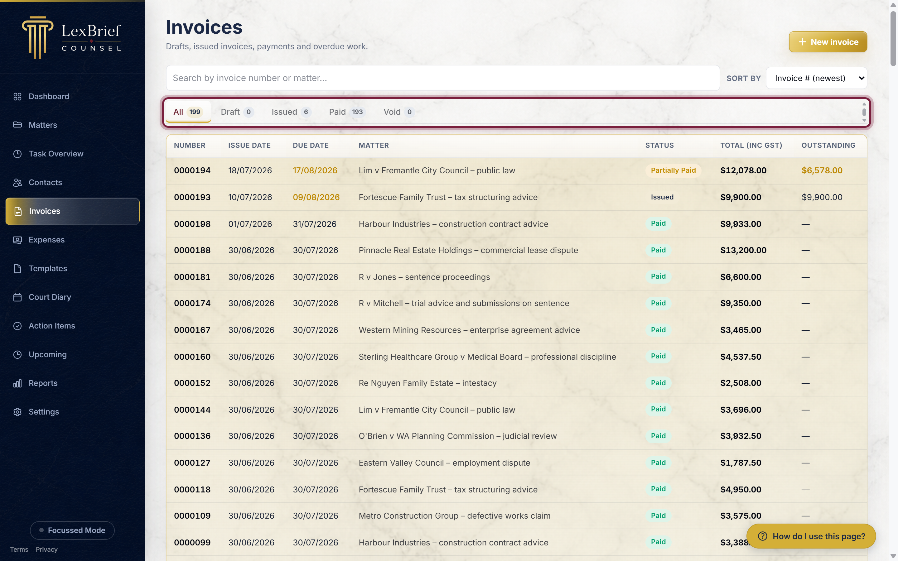 The status tabs above the invoices list, circled